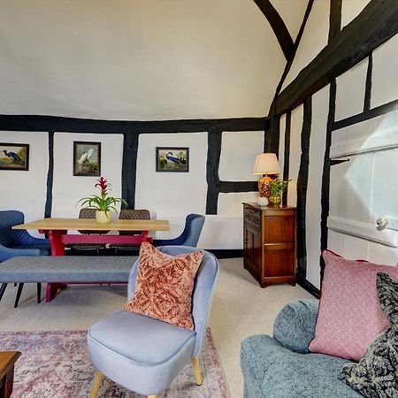 Loft Cottage: Tudor Retreat Near Stratford-Upon-Avon Exterior photo